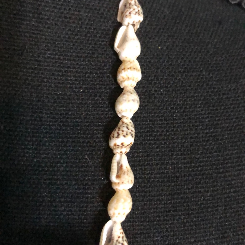 Shell necklace - Picture 3 of 4